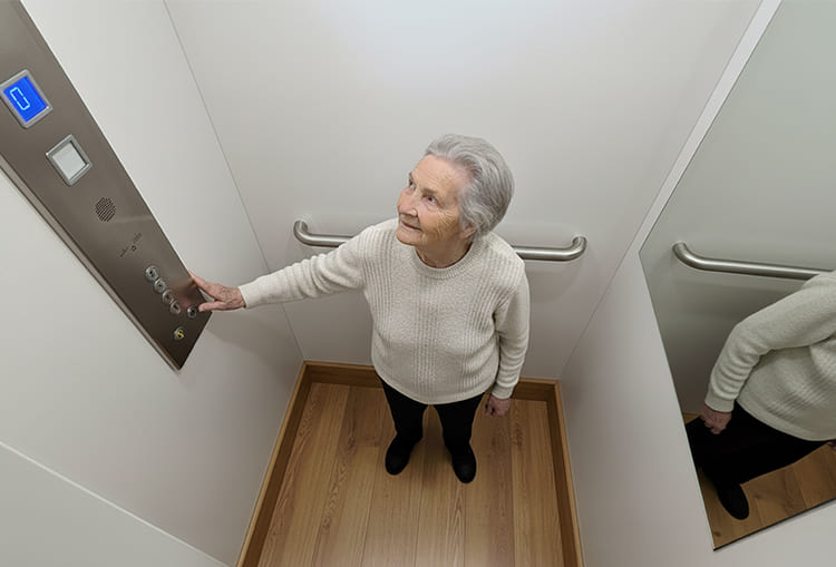 Homelift energy consumption 3 Accessible elevator for limited mobility integrated into a narrow staircase shaft in a residential home