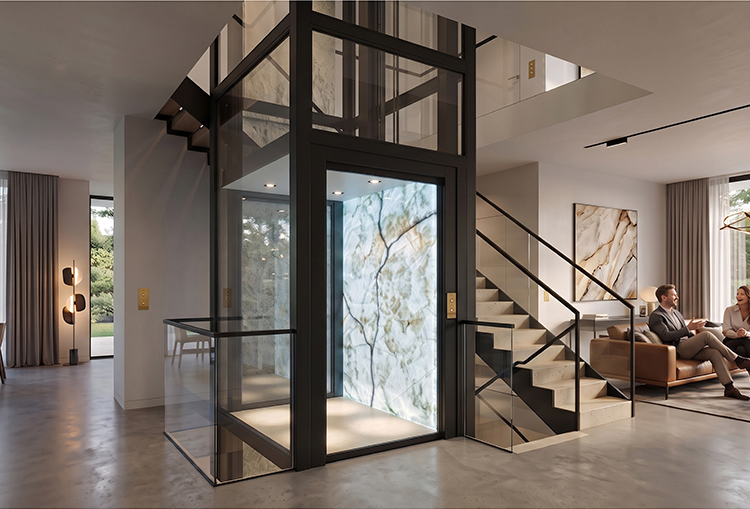 Comment choisir entre un ascenseur privatif et un monte-escalier ? 3 Intérieur d'un ascenseur privatif moderne installé dans une maison à plusieurs étages